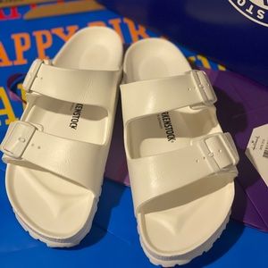 LIKE NEW worn 1 time Birkenstock Arizona EVA